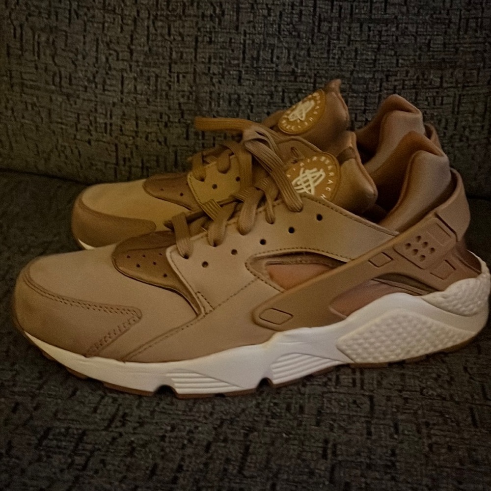Brand new NIKE HUARACHE FLAX size 11